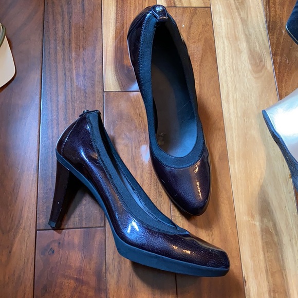 Stuart Weitzman - Picture 2 of 2